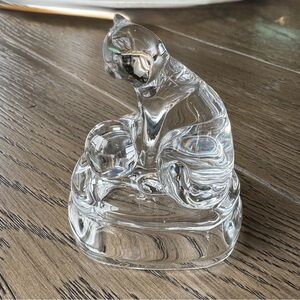 Vintage Avon 24% Lead Crystal Cat Figurine Sitting With Ball